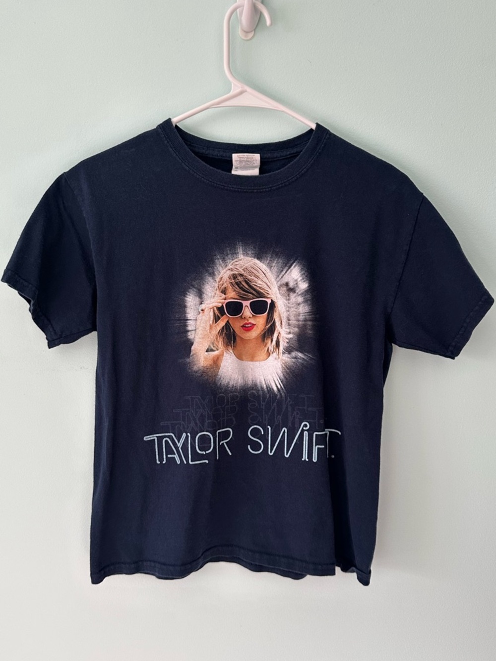 Taylor Swift 1989 World Tour Merch kids Navy Graphic Tee w/ Sunglasses Portrait